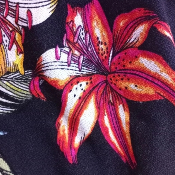 Bold black and floral print bodysuit - Picture 5 of 8